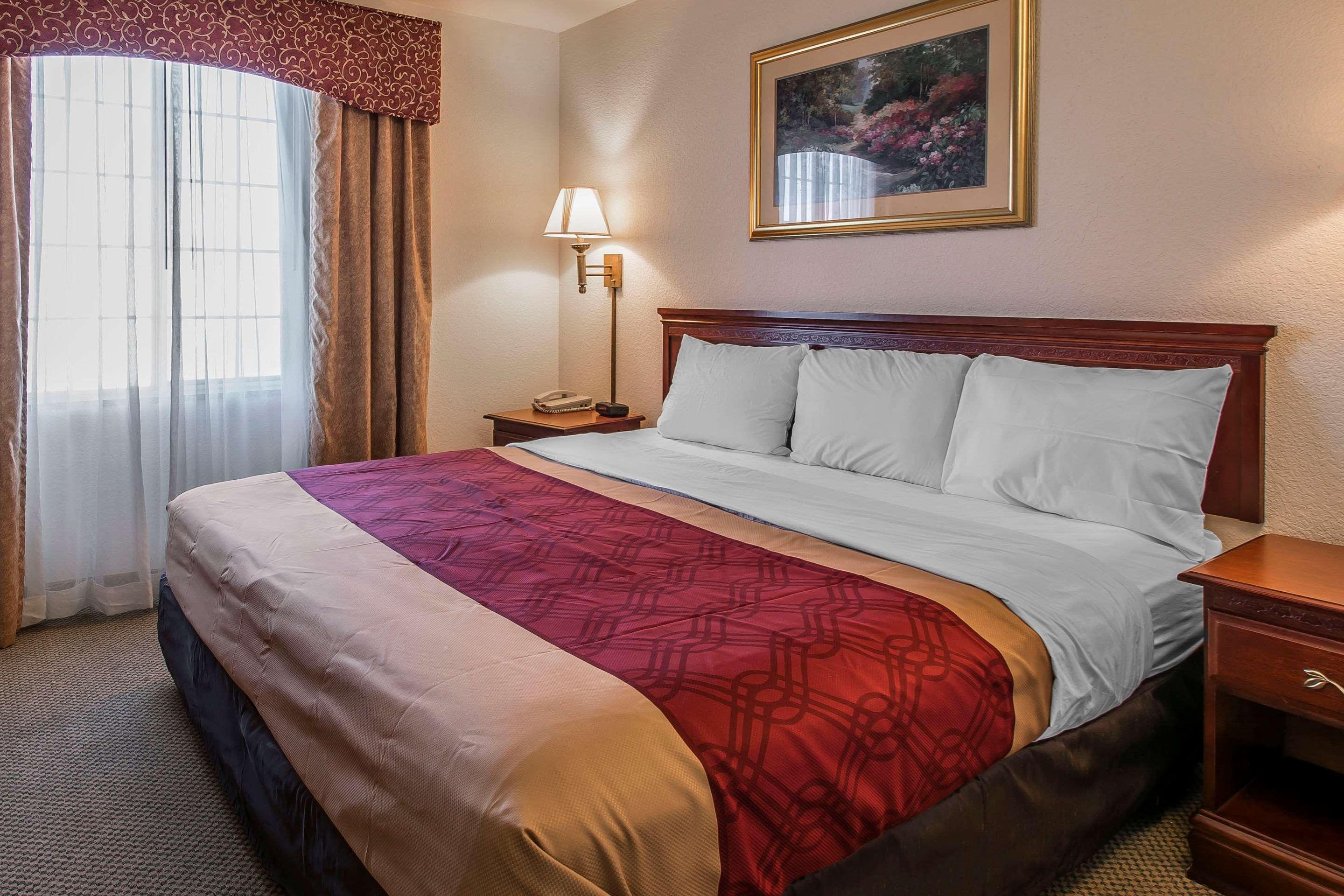 Econo Lodge Inn & Suites Marianna Bagian luar foto