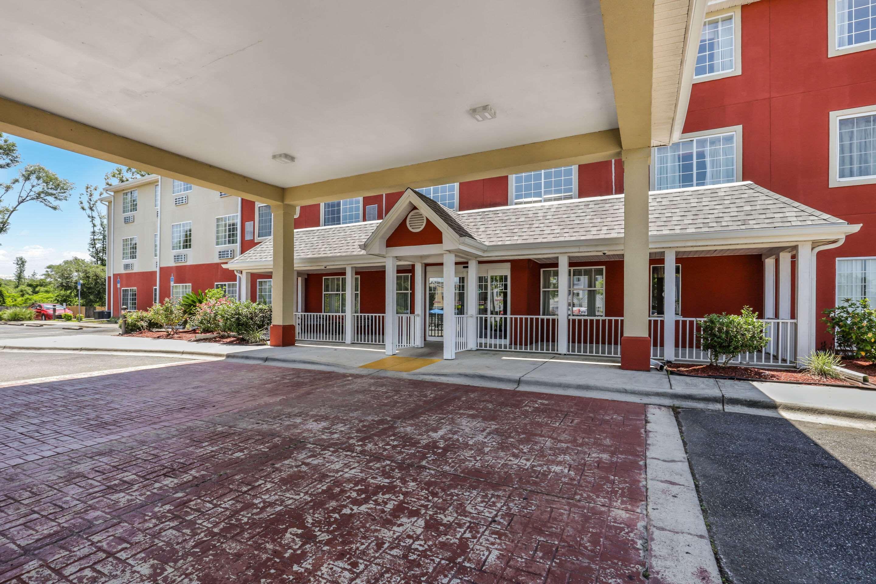 Econo Lodge Inn & Suites Marianna Bagian luar foto