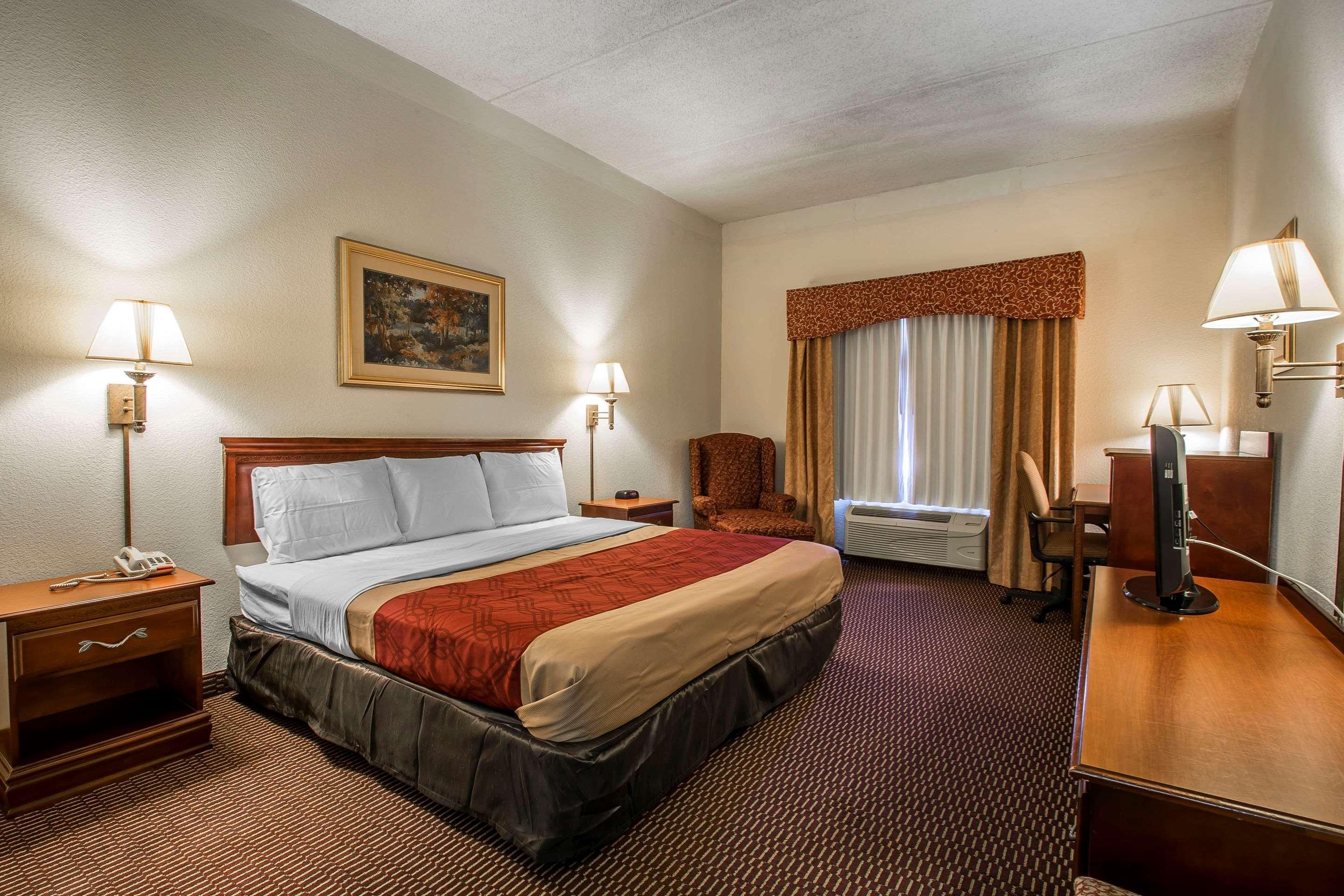 Econo Lodge Inn & Suites Marianna Bagian luar foto