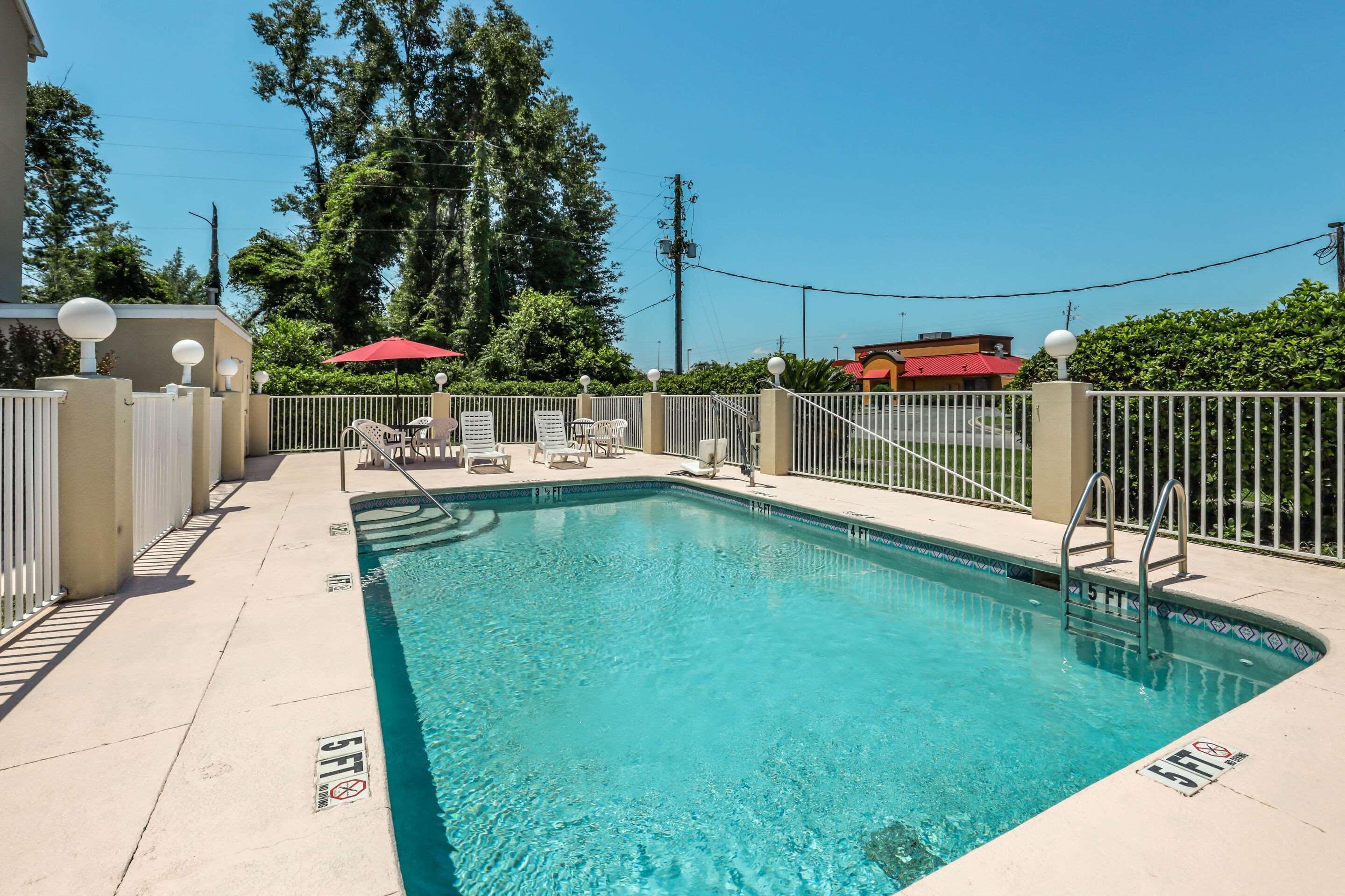 Econo Lodge Inn & Suites Marianna Bagian luar foto